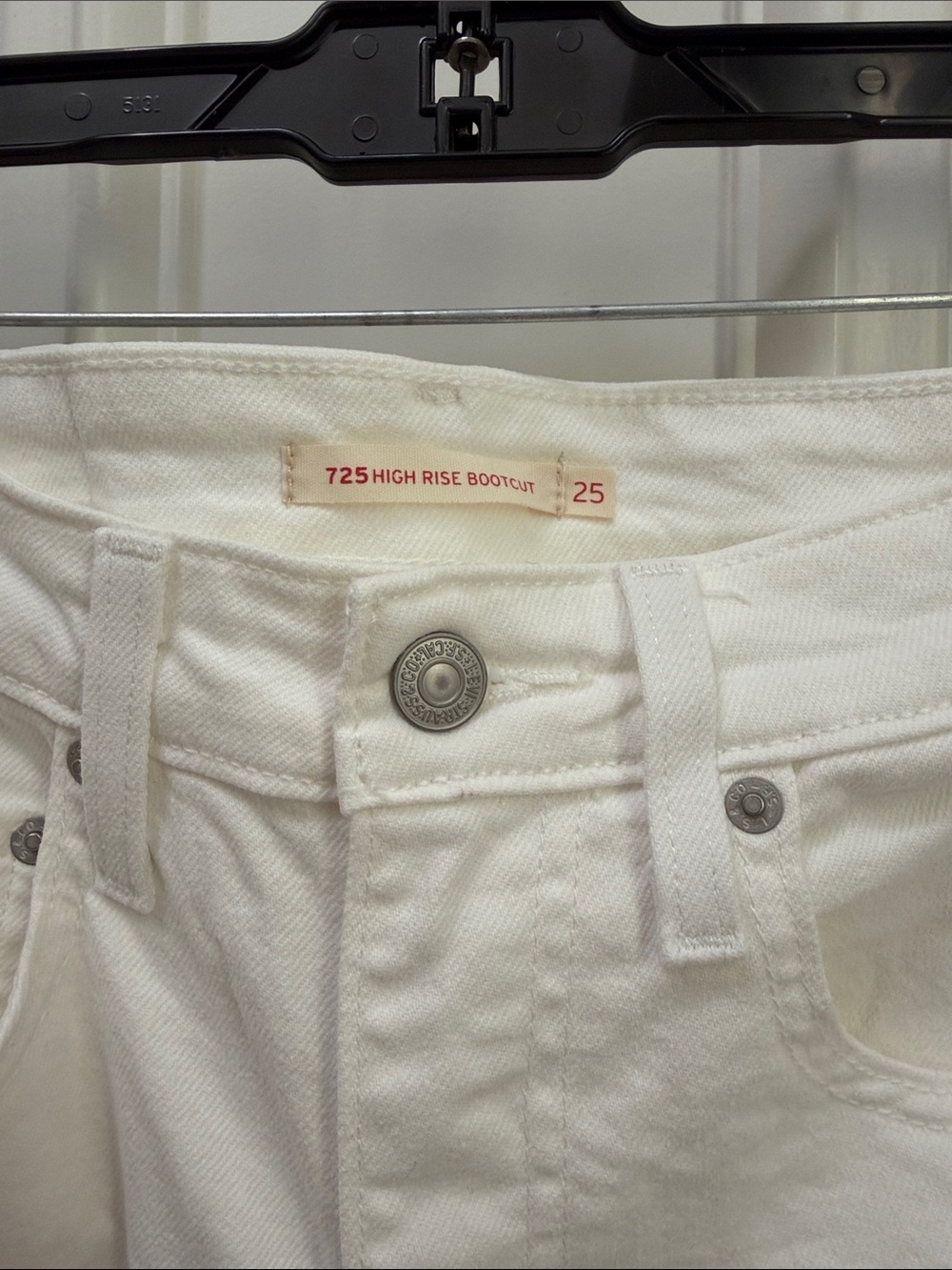 Levi’s Women’s 725 High Rise Boot Cut Jeans - Picture 6 of 9